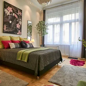 M52 - Hostaid Apartment