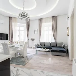 Kiraly 35 Luxury With Free Parking Apartment