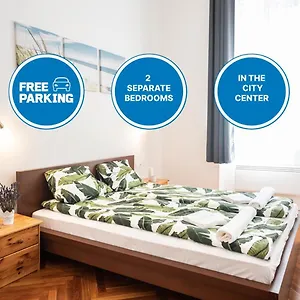 Free Parking - Dob50 Spacious - 2 Separate Bedroom, 5 People, Ac, Wifi Apartment