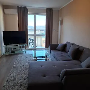 Flat At The Edge Of The Center + Parking Apartman